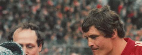 Club President Mike Smith pays tribute to Phil Lowe .